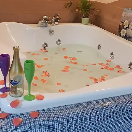 Terrace Escape With Jacuzzi *