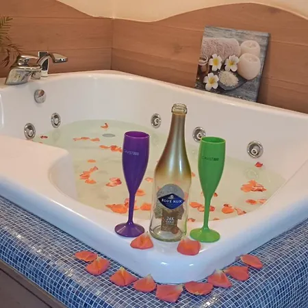 Apartment Terrace Escape With Jacuzzi
