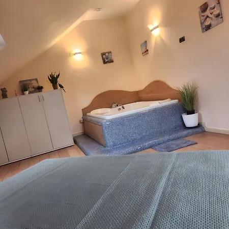 Terrace Escape With Jacuzzi 蒂米什瓦拉