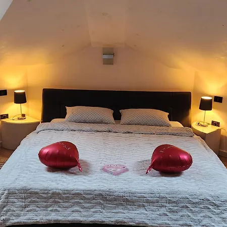 Terrace Escape With Jacuzzi Apartman *