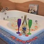 Apartment Terrace Escape With Jacuzzi